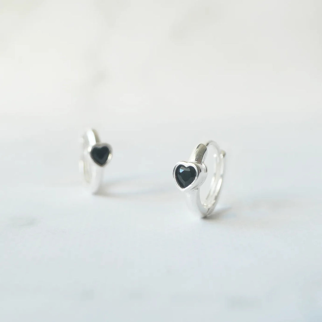オニキス ハートハギーピアス（シルバー925）| SMUK公式通販