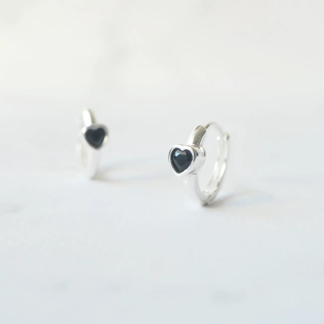 オニキス ハートハギーピアス（シルバー925）| SMUK公式通販