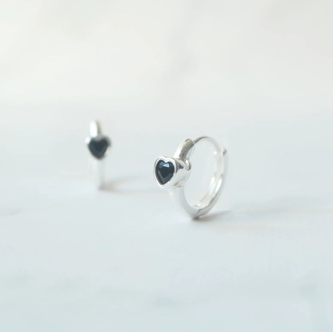 オニキス ハートハギーピアス（シルバー925）| SMUK公式通販