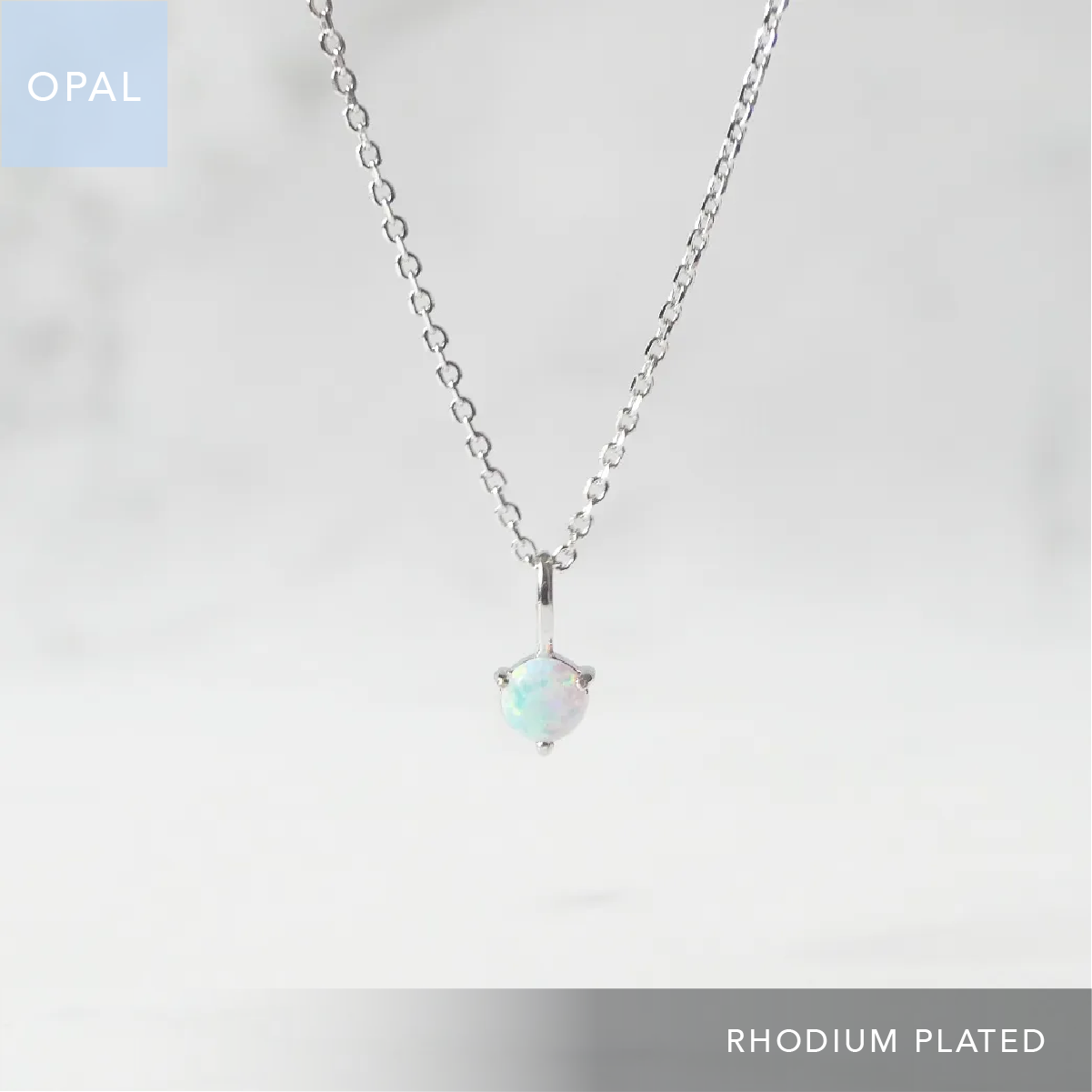 一粒オパールが虹色の遊色を放つシルバー925ロジウムプレーティングラウンドネックレス。シンプルで重ね着けにも最適／金属アレルギー対応。