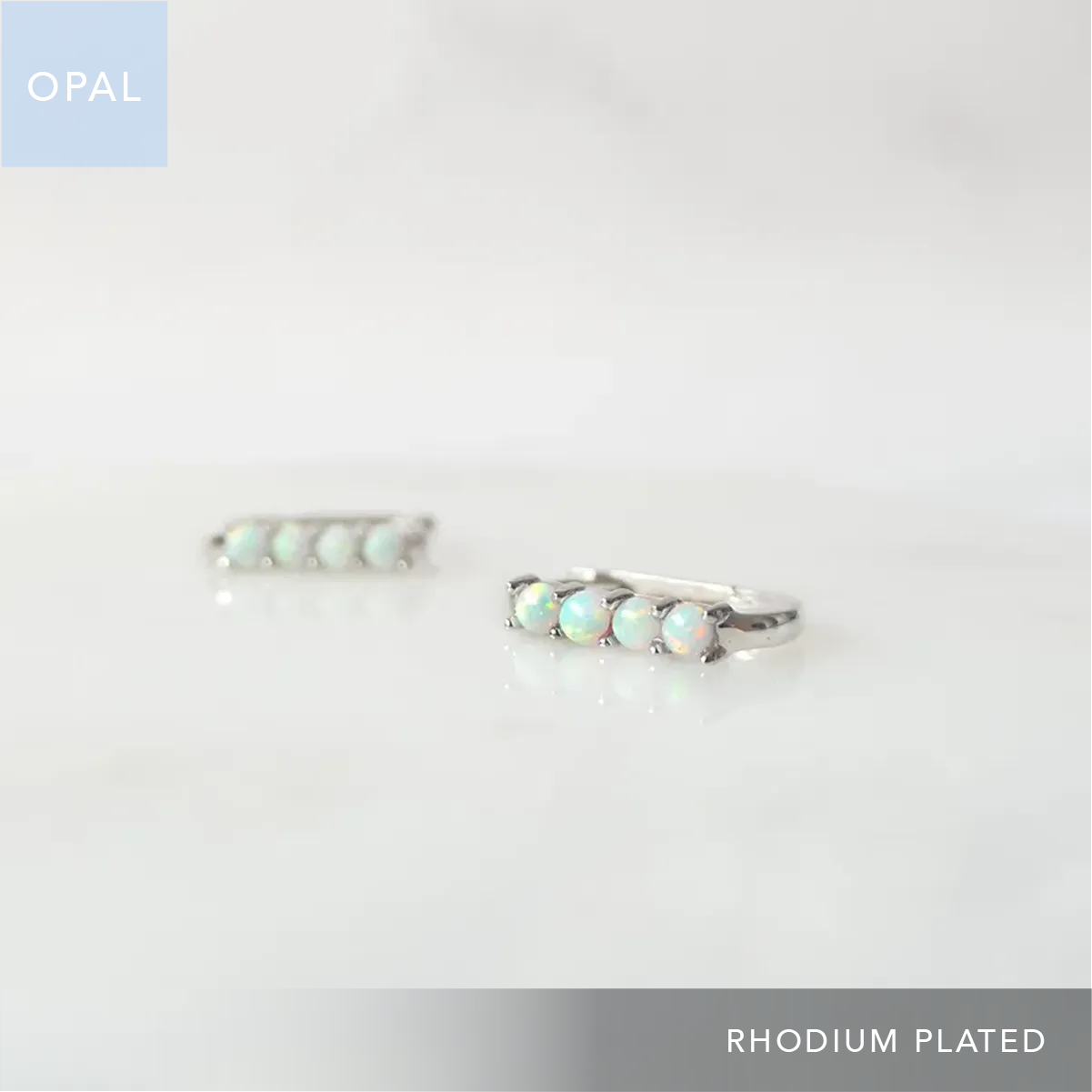 オパール付きカーブハギーピアス、シルバー925・ロジウムメッキ、金属アレルギー対応