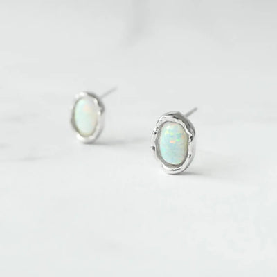 オパール スタッドピアス（シルバー925・ロジウムメッキ）、10月誕生石、遊色効果、金属アレルギー対応