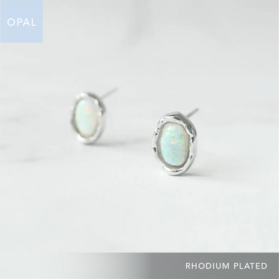 オパール スタッドピアス（シルバー925・ロジウムメッキ）、10月誕生石、遊色効果、金属アレルギー対応