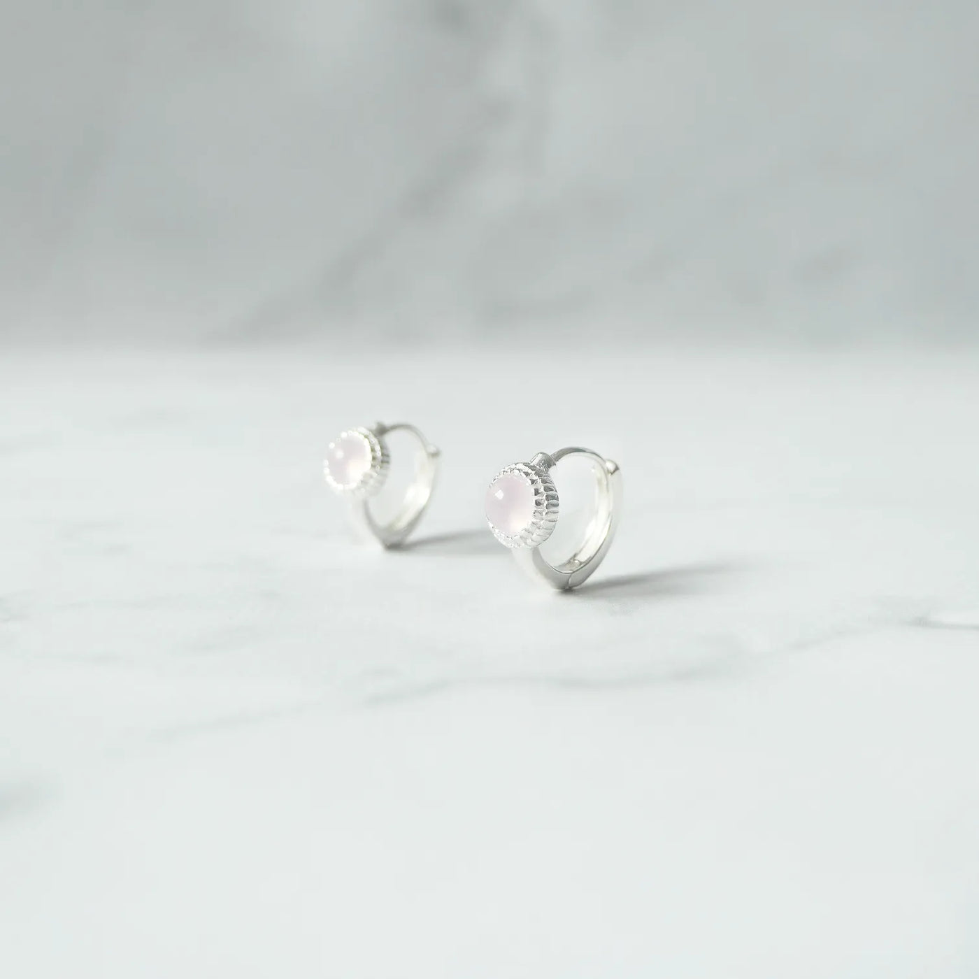 ピンクオパール付きハギーピアス、シルバー925、金属アレルギー対応