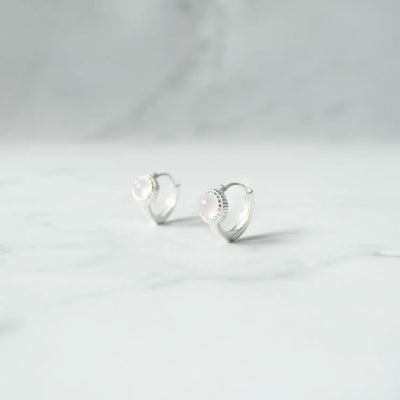 ピンクオパール付きハギーピアス、シルバー925、金属アレルギー対応