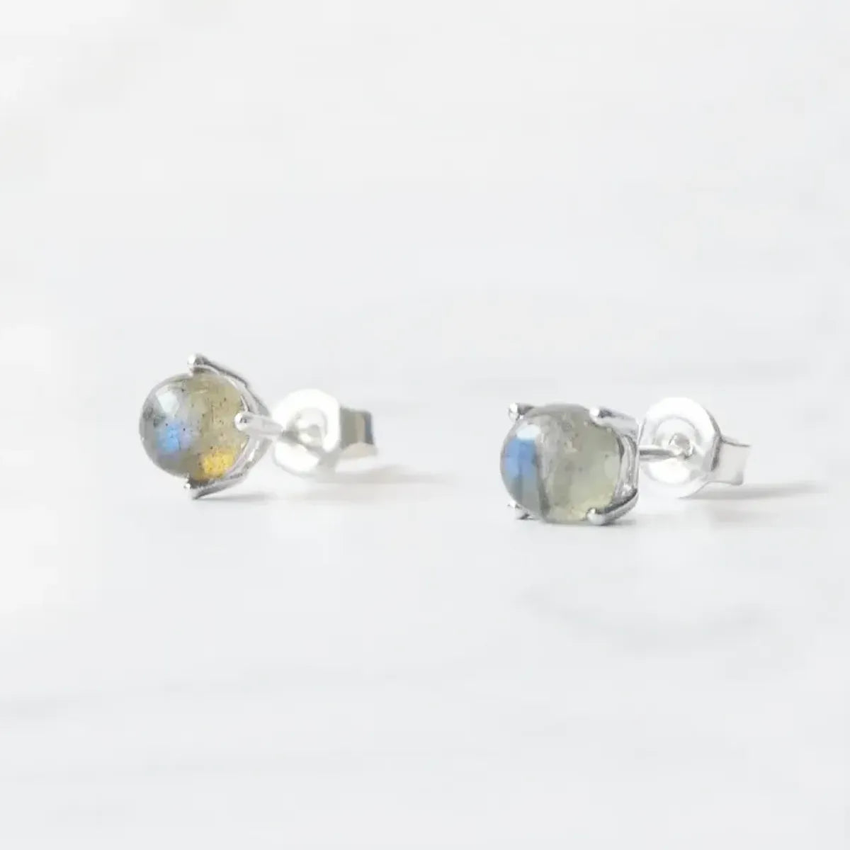 PREMIUM】ラウンド ラブラドライト ピアス｜5mm・シルバー925｜SMUK