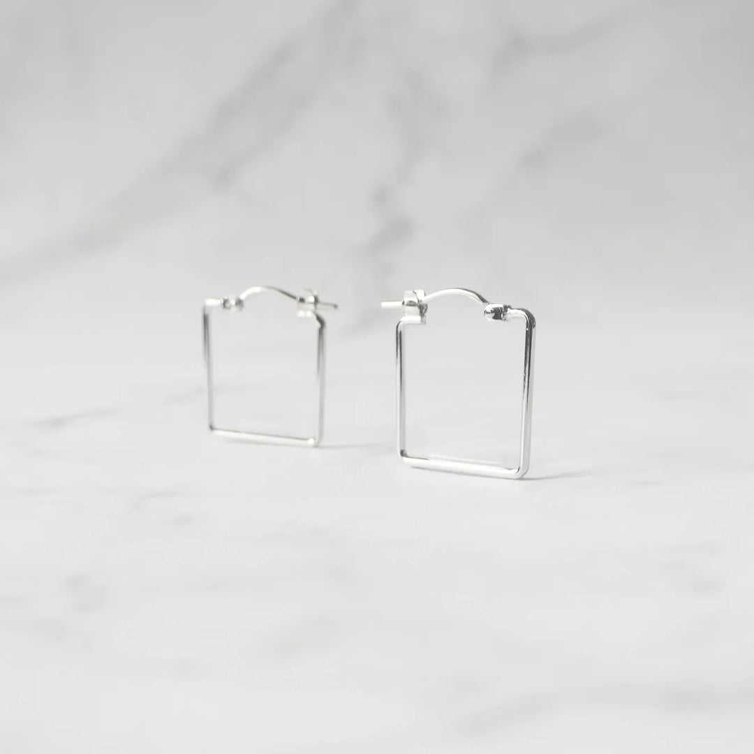 BURBERRY 925シルバー スクエアピアス BURBERRY 925シルバー スクエアピアス BURBERRY 925シルバー