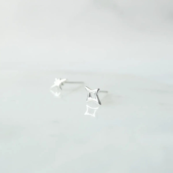agete スタースタッドピアス アシンメトリースター スタッドピアス（シルバー925）| SMUK公式通販