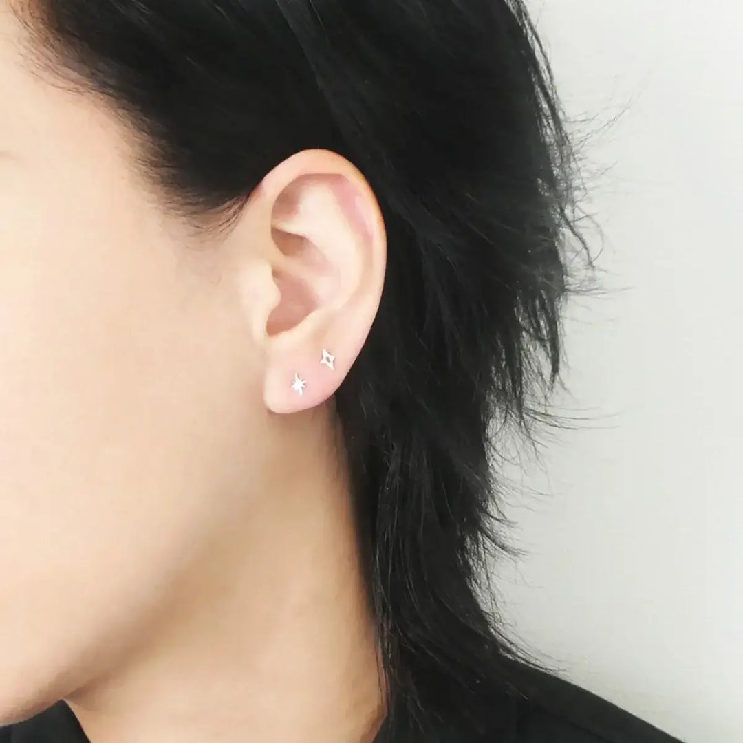アシンメトリースター スタッドピアス（シルバー925）| SMUK公式通販