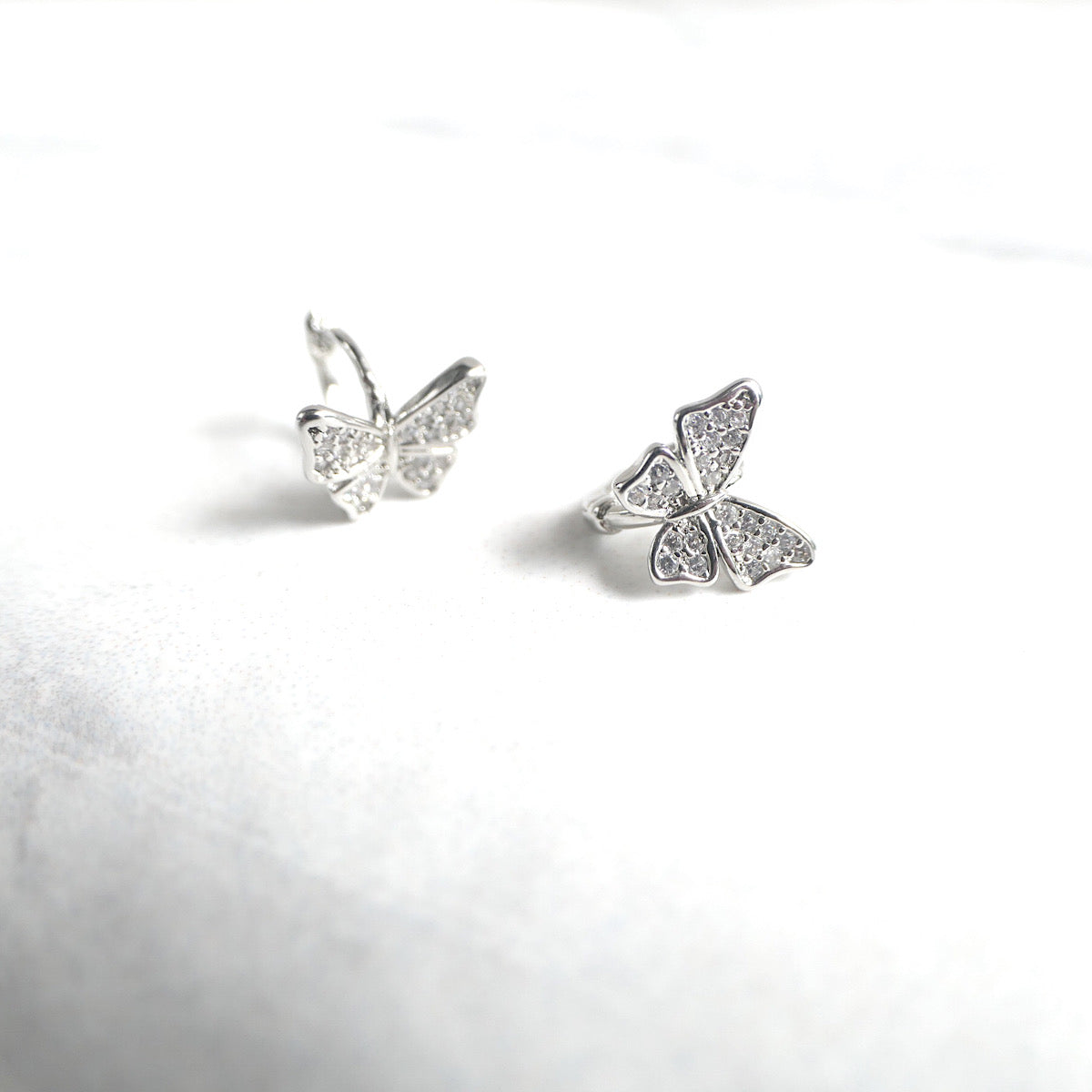 【SE221103】Sterling Silver Huggie Earrings
