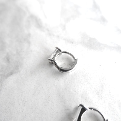 【SE220203】 Sterling Silver Huggie Earrings
