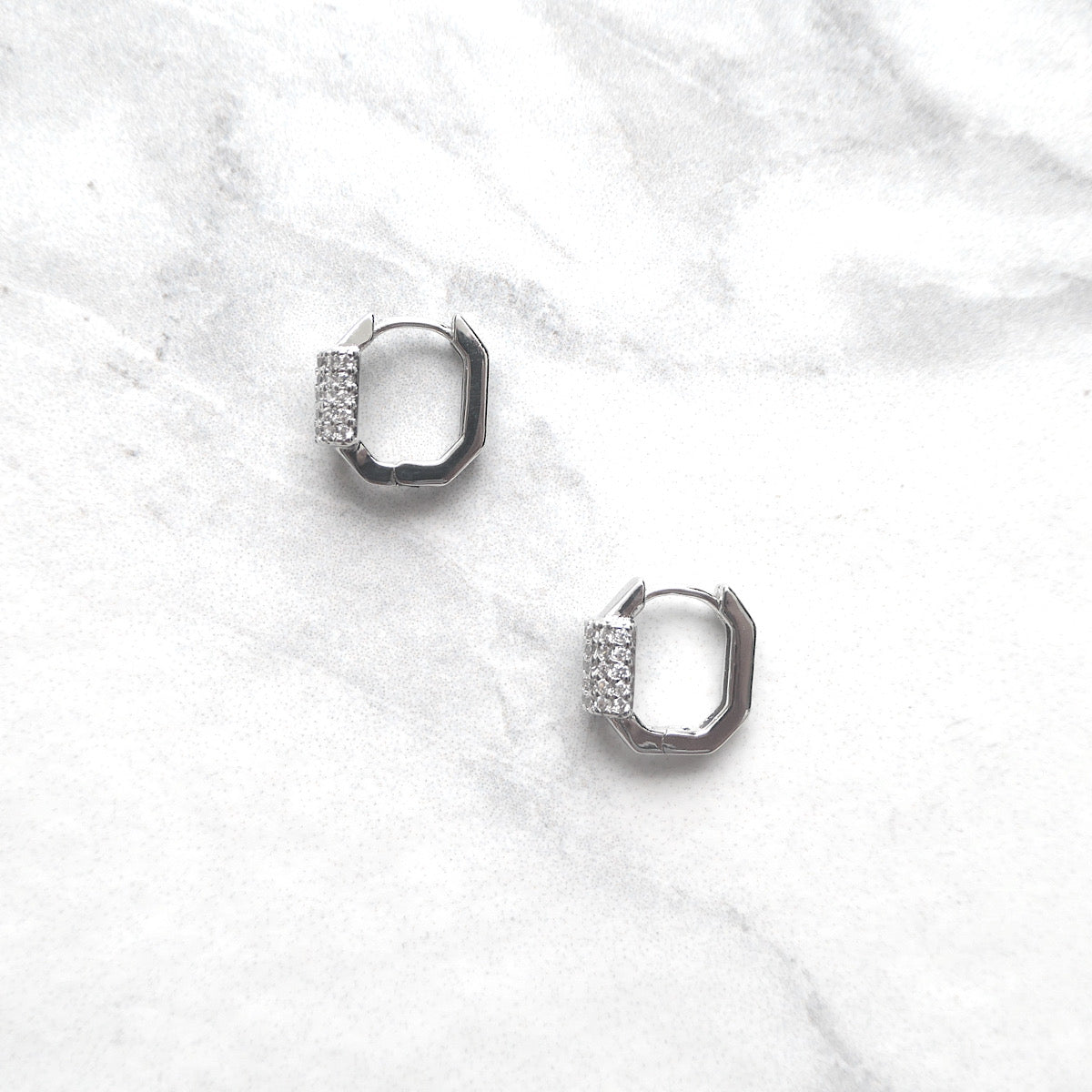 【SE230208】Sterling Silver Huggie Earrings
