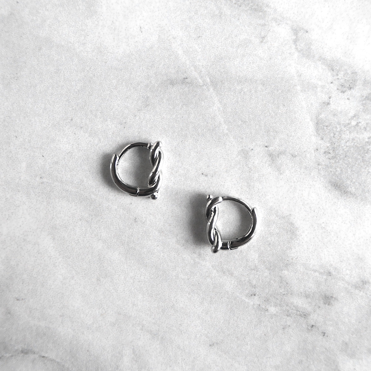 【SE211104】 Sterling Silver Huggie Earrings
