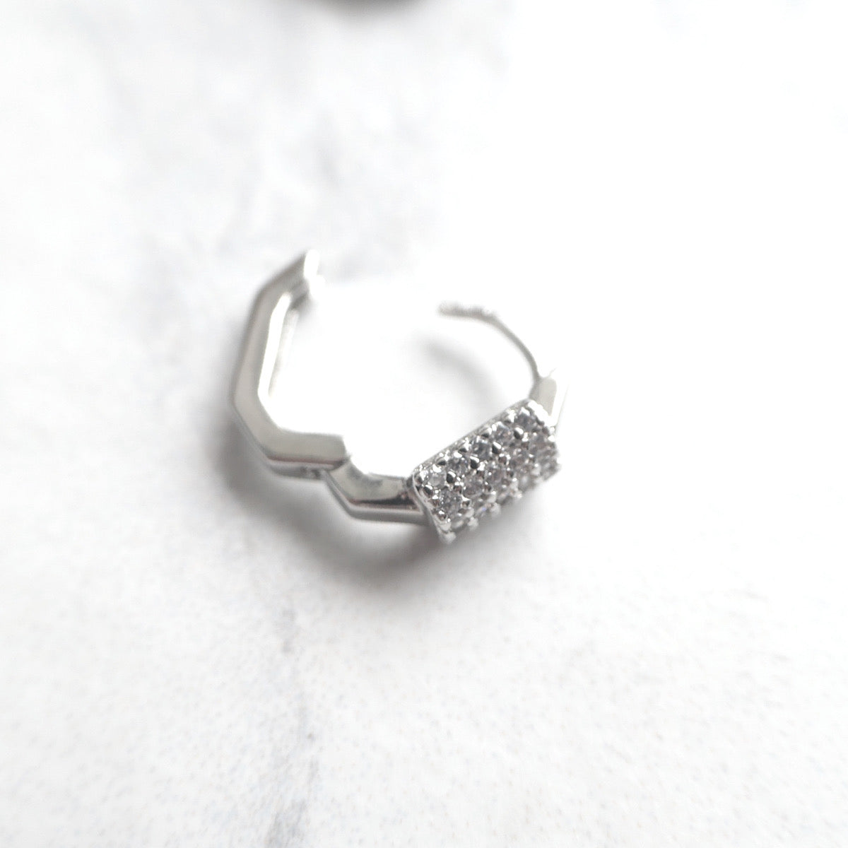 【SE230208】Sterling Silver Huggie Earrings
