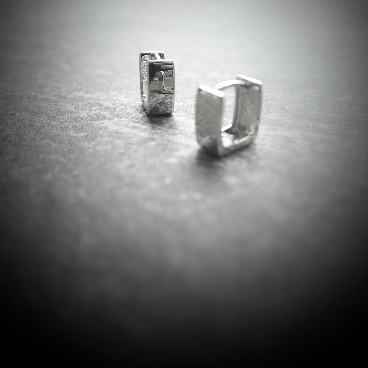 【SE230207】Sterling Silver Huggie Earrings
