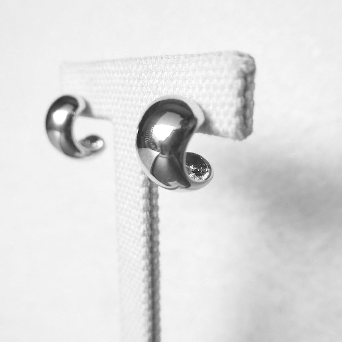 【SE220208】 Sterling Silver Hoop Earrings
