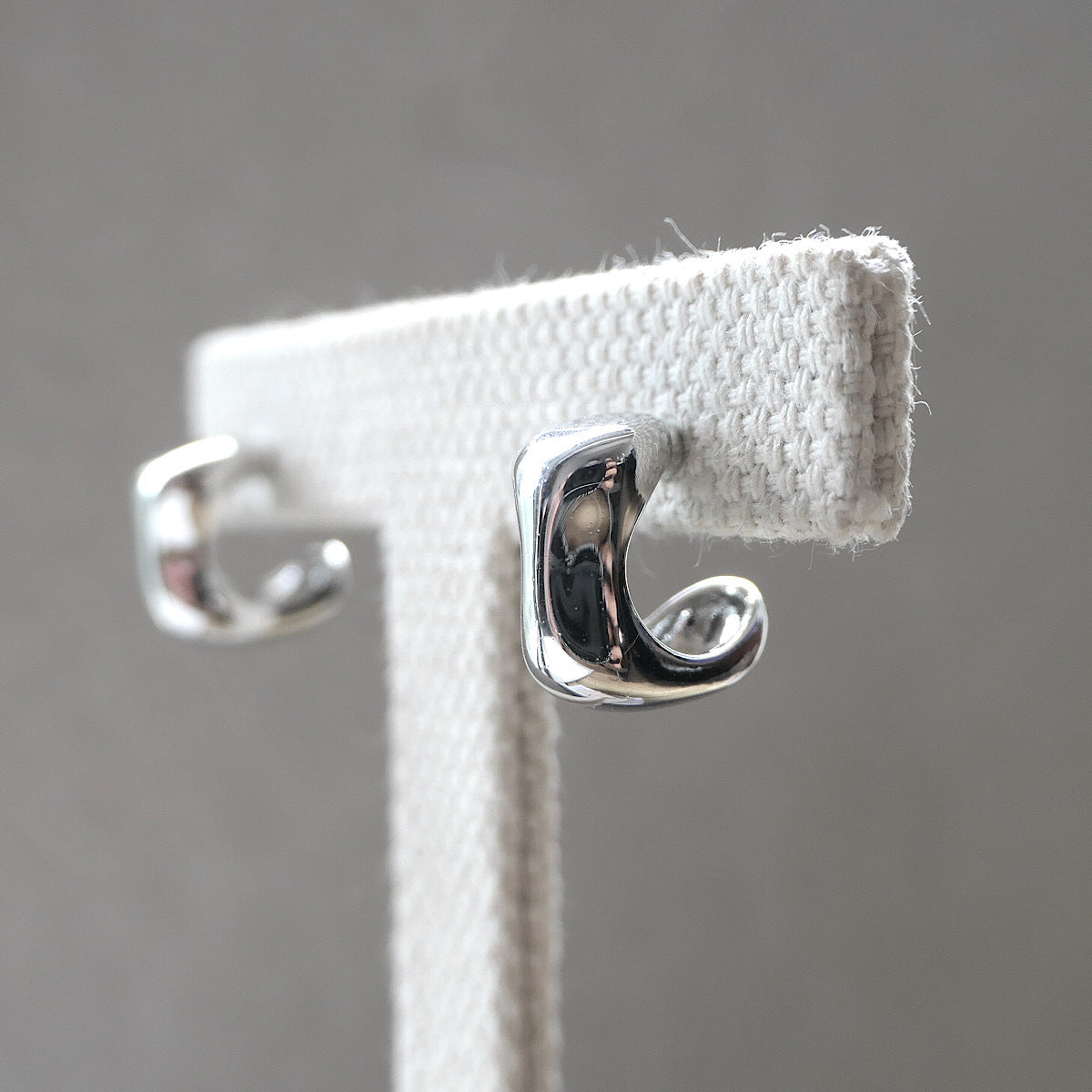 【CS200308】 Sterling Silver Huggie Earrings