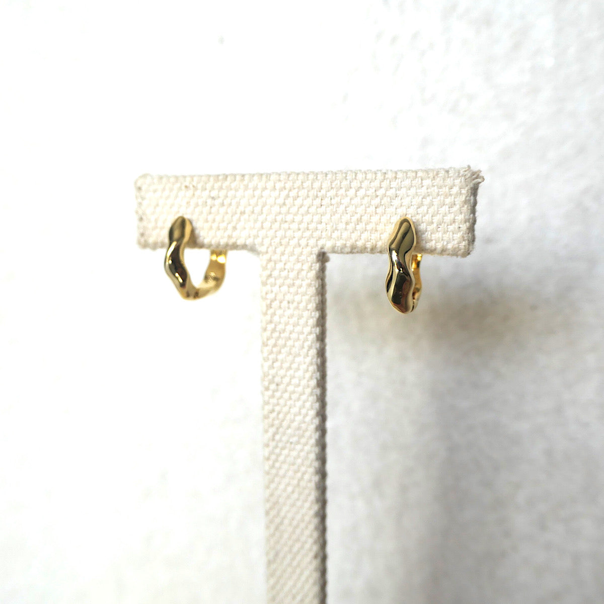 【GE220502】Gold Vermeil Huggie Earrings
