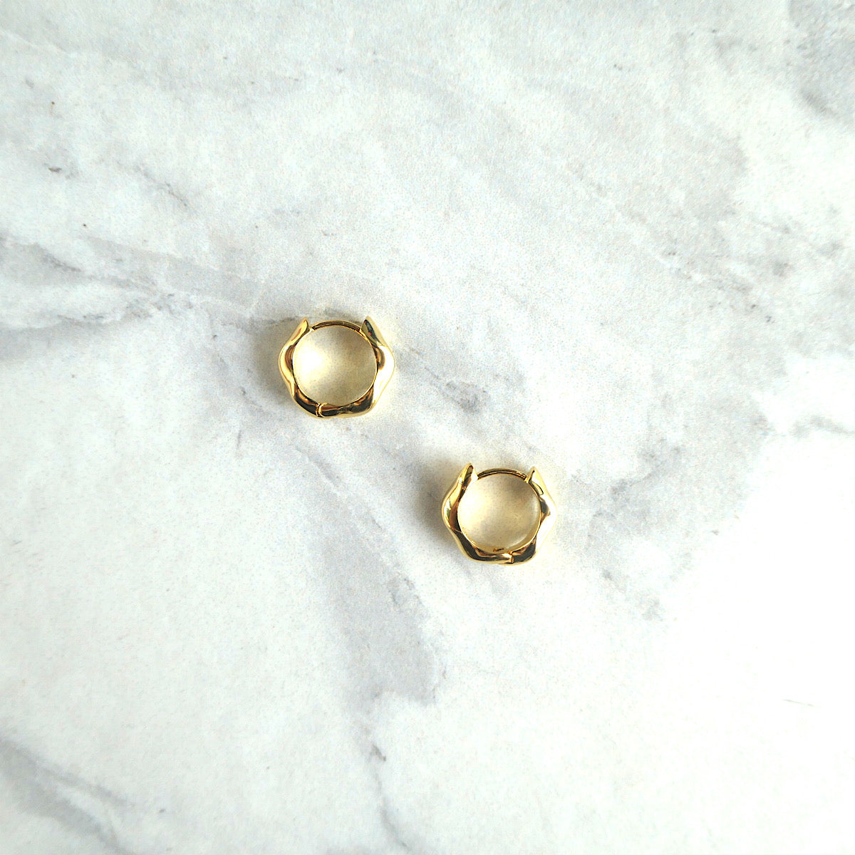 【GE220502】Gold Vermeil Huggie Earrings
