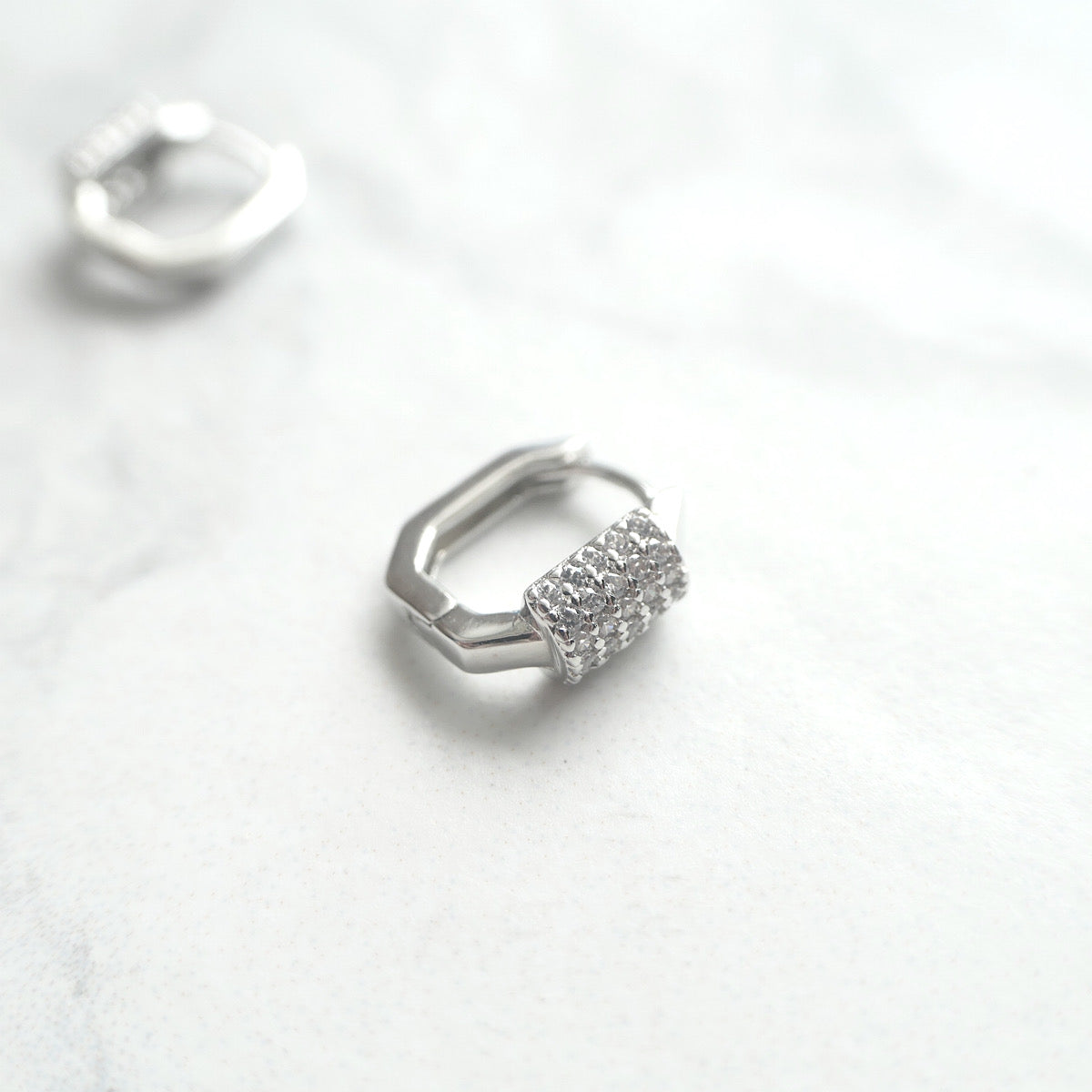 【SE230208】Sterling Silver Huggie Earrings
