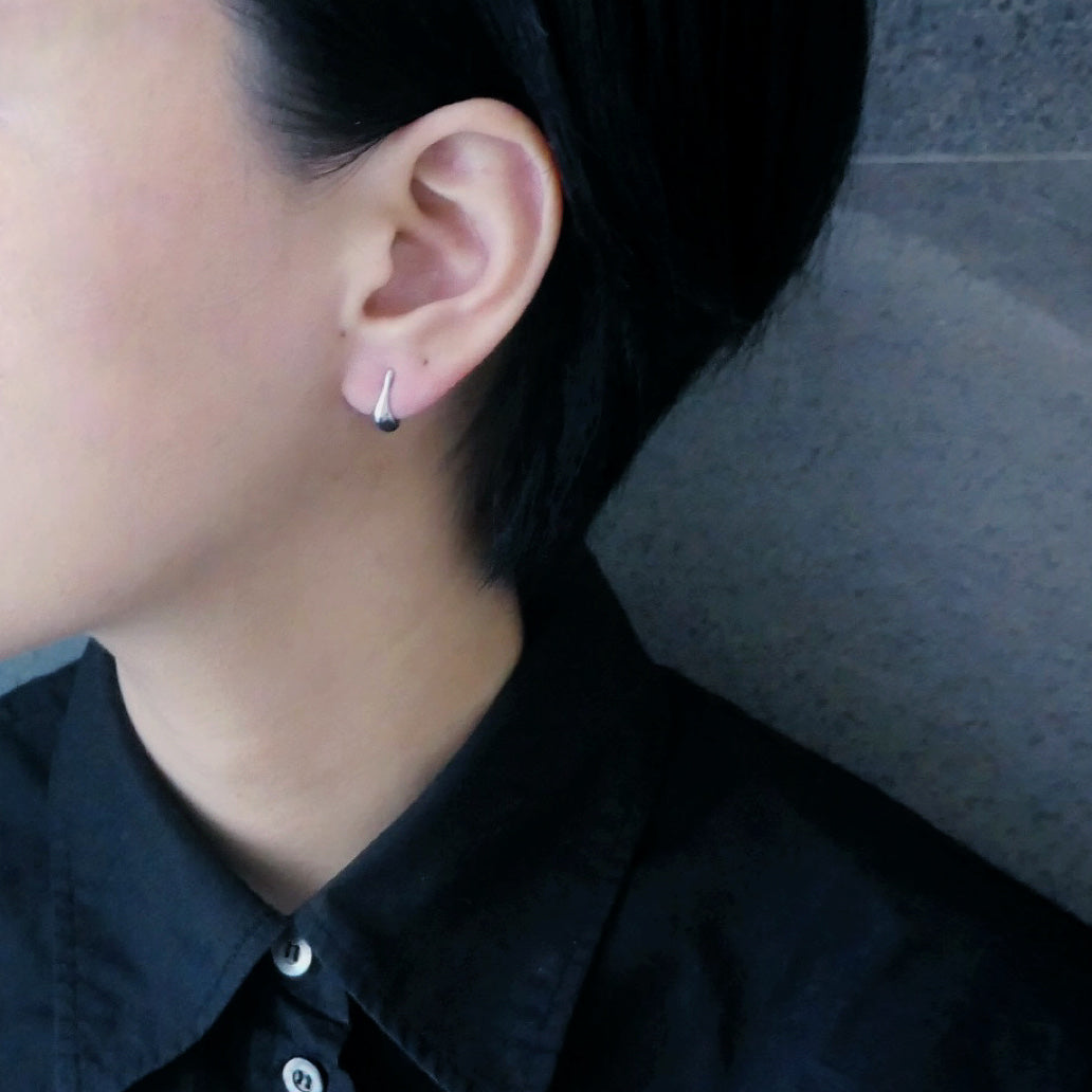 【CS201009】 Sterling Silver Huggie Earrings