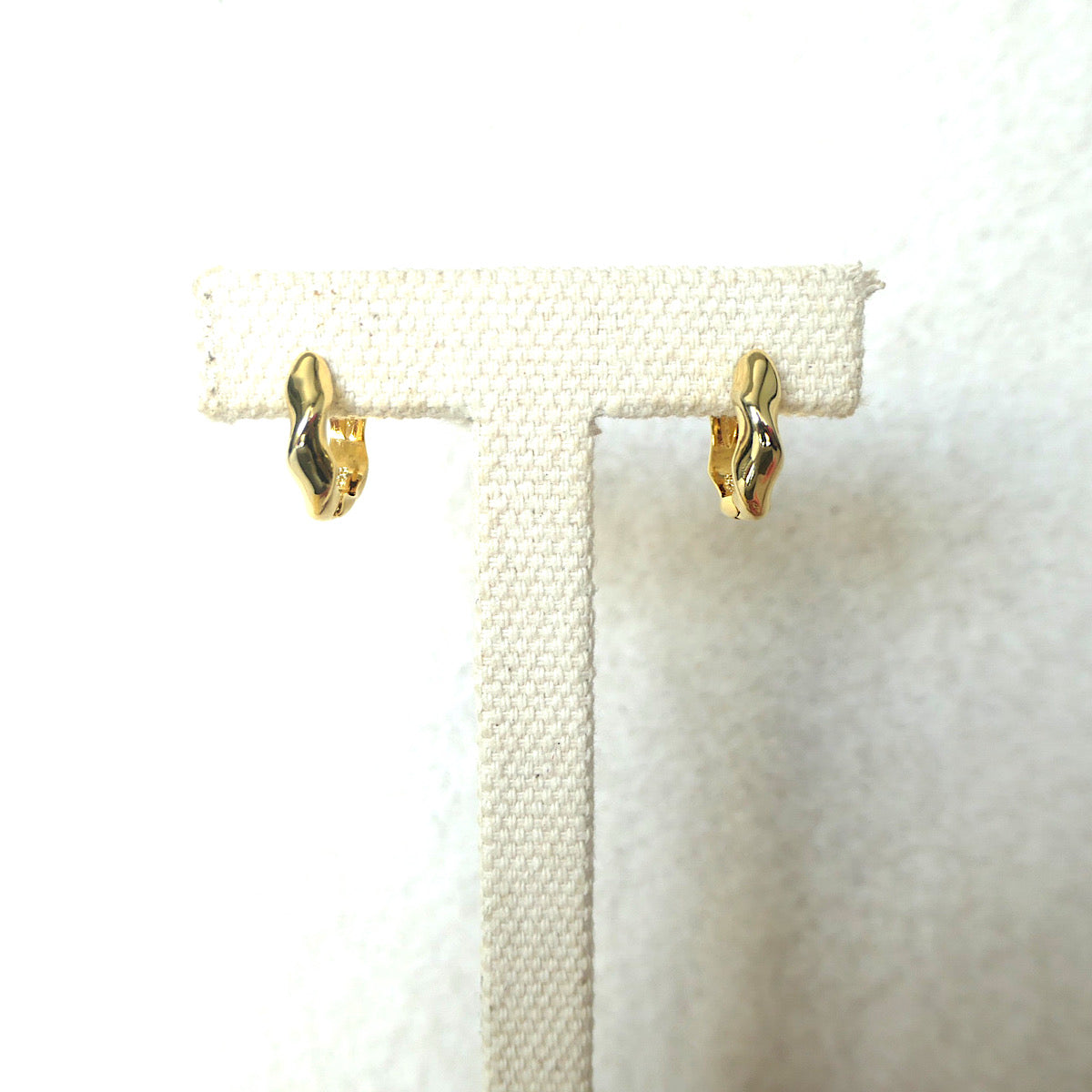 【GE220502】Gold Vermeil Huggie Earrings
