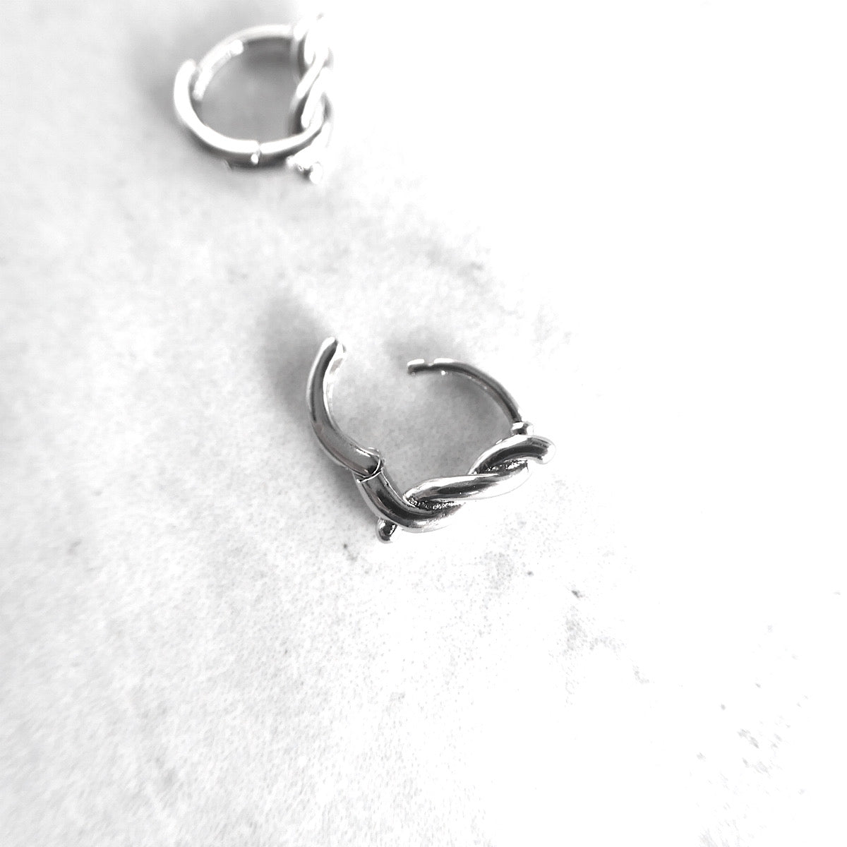 【SE211104】 Sterling Silver Huggie Earrings
