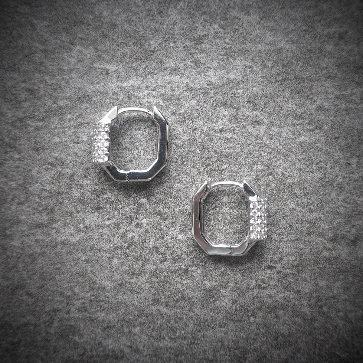 【SE230208】Sterling Silver Huggie Earrings
