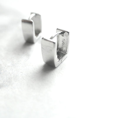 【SE230207】Sterling Silver Huggie Earrings
