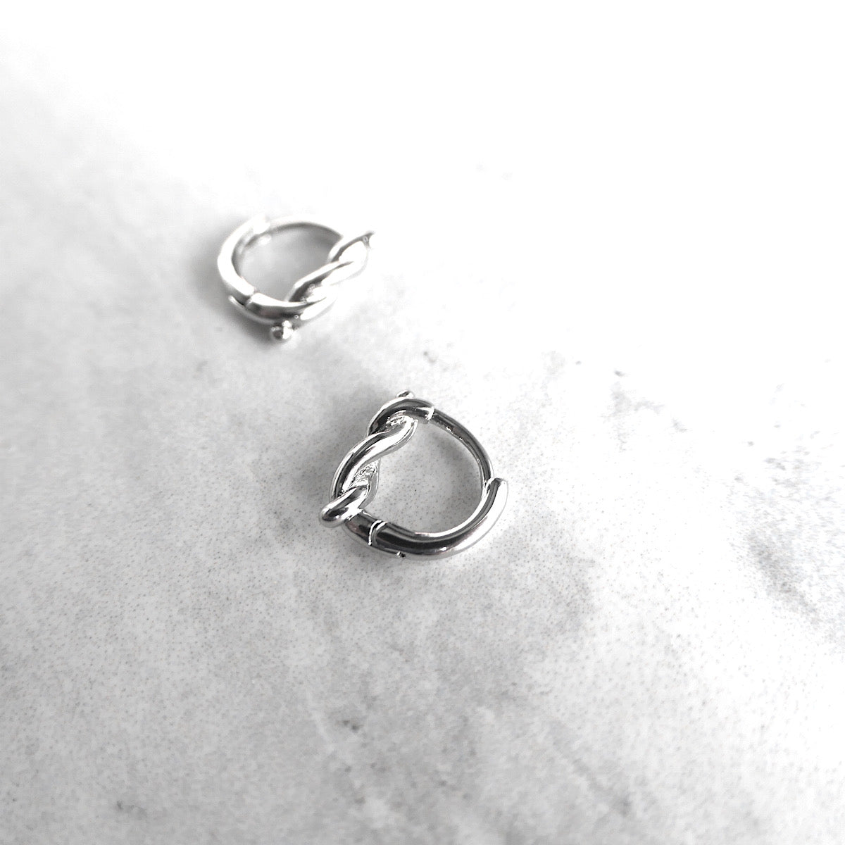 【SE211104】 Sterling Silver Huggie Earrings
